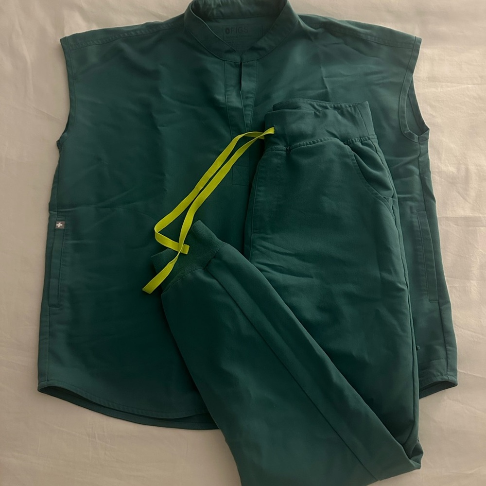 Figs Scrub Set (Rafaela Top and Zamora Joggers)